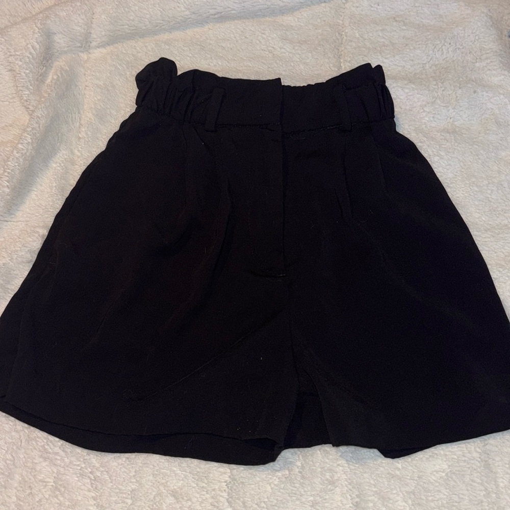 H&M Dressy Paper Bag High Waisted Shorts Size 2